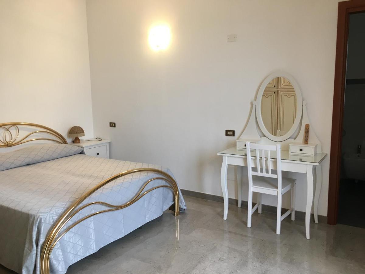 L'Isola Di Francesca Guest House Конверсано Екстериор снимка